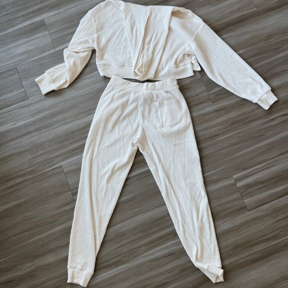 Alo Yoga Muse Hoodie + Sweatpants in Ivory - Picture 9 of 9